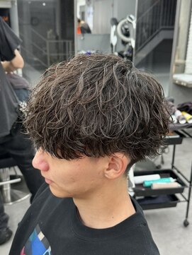 オーバルバイアピッシュ(OVARL by apish) 波巻きスパイラル、メンズパーマ、シャドウパーマ、縦落ち