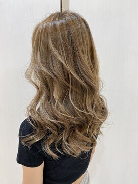 クレア本厚木(CREA) ［Chii］ ハイライトカラー× アッシュベージュ