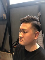 カレンズオブスタイル(CURRENNS OF STYLE) かき上げ サイドパート ミドルフェードカット