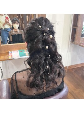 シークヘアー(Chic hair) ハーフアップ