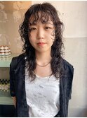 マレットヘアとモードなカーリーパーマ