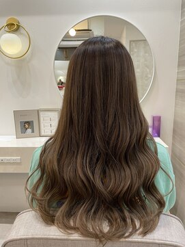 ラビス クローバー(Lovis clover) 小顔に見せるヘア