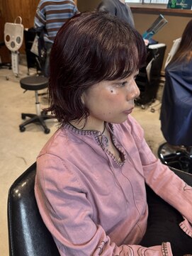 サムウェア(SOMEWHERE) ボルドーカラーとラフに決まるパーマスタイル