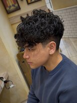 グルーマーズトウキョウ(GROOMER/S TOKYO) 刈り上げセンターパート リバースセンターパート サーフカール