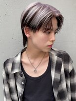 テンバイリップスヘアー(TEN by LIPPS hair)&nbsp;ホワイトシルバーブリーチカラーツートンセンターパート縮毛矯正