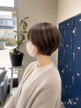 ブルームニキュウロク 富里(bloom 296) 白髪ぼかしハイライトショートカット