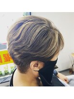 ヘアーデザイン ピニック(hair design P2C) グレーカラーとハイライト