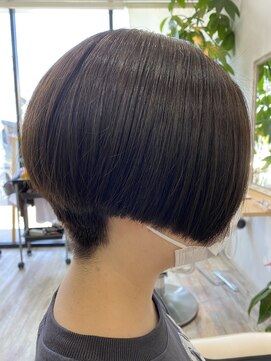 アオイ(AOI) 前下がりマッシュ