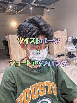 コワファーストナガサキシャンプーボーイ(COIFF1RST NAGASAKI SHAMPOO BOY) ツイストパーマ×ショートアップバング