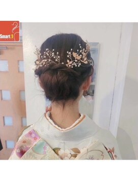 スマートワン ビューティー(Smart1 Beauty) 低めシニヨンスタイル
