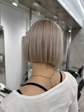 サンク 原宿 表参道(cinq) 顎ラインボブミルクティーグレージュケアブリーチワイドバング