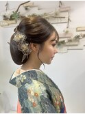 イベントヘアにつるんとしたボリュームシニヨン