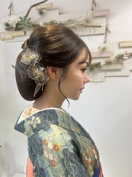 ヘアセットサロンエッジ(Edge) イベントヘアにつるんとしたボリュームシニヨン