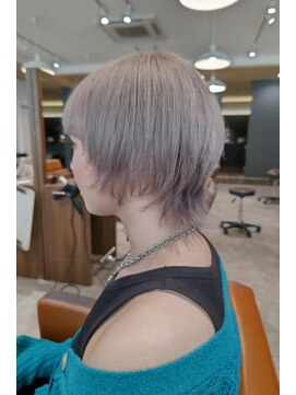 ビスポーク(BESPOKE) ダブルカラーで叶う◎ホワイトベージュのマッシュウルフ