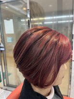 ヘアーアーク 赤ハイライト風ボブ