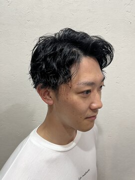 インフィニィト ネオ(INFINITO NEO) スパイラルパーマ×センターパート