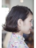 簡単スタイリングの耳掛け外ハネ切りっぱなしボブ