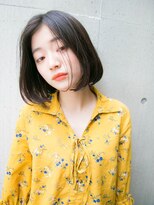 センターパート黒髪ボブ
