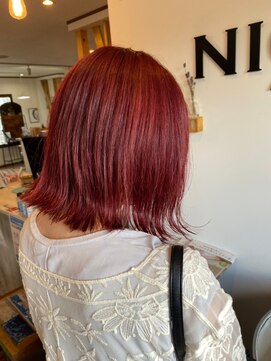 ホワイト(WHITE HAIR@NICOLA) ボブ×パッションレッド