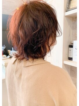 キャアリー(Caary) 福山市ふわくる外ハネウルフヘア人気キャアリーのピンクベージュ