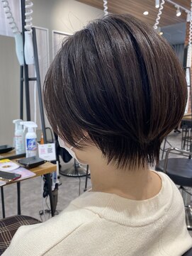 アットラップレーヴ(attrape-reve) くすみカラー/前下がりショート/20代30代40代/ナチュラル