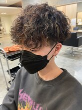 《*ハイライトにもかけられるメンズパーマ◎*》ダメージを抑え、立体感のあるパーマスタイルに＊(太田)