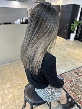 メリー オオサカ(Merly Osaka) ストレートが可愛いバレイヤージュ！_smoky ash_