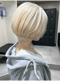 7181ブロンドベージュハイトーンカラー切りっぱなしショートボブ