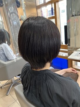 スタジオ アルファプラス 日暮里店(studio α+) ステップボーンカットカットボブショートハイライト白髪ぼかし