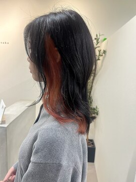 ユニ 江坂(Uni.) インナーカラー　イヤリングカラー　オレンジ　レイヤーカット