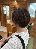 上品かつ透明感と抜け感が際立つグレージュ&ショートボブ