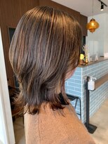 ディードア ニア(Ddoor Nia) ミディアムレイヤー×ハイライト&インナーカラー