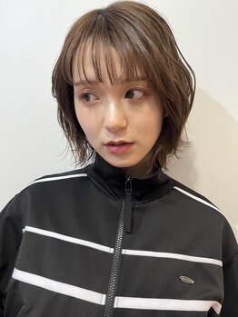 レオニード 表参道(LEONID)の写真/たった1cmで大きく変わる。自分の"似合う"が分かる。こなれるhairを繊細にnudeに。