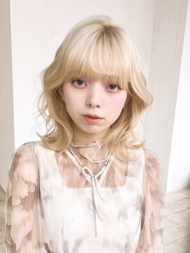 シオン(shion) 顔周りレイヤー前髪カットミディアムホワイトベージュ_F1842