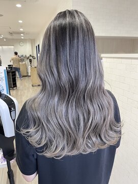 シェミール(CHEMIR) 大人可愛い外人風カラー×バレイヤージュ×グレージュ【四日市】