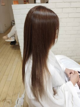 エル ブランシュ elle blanche 高難度縮毛矯正のビフォーアフターになります。