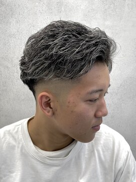 ルースト 西院店(ROOST) フェザーショート/ホワイトメッシュ/フェード/ツーブロック