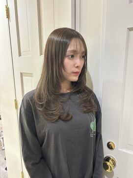 ベティ(Bettie) オリーブベージュ　オリーブグレージュ　レイヤーカット