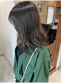 オリーブグレージュ