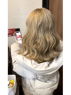 ルミ 高崎駅店(Lumi) ミルクブロンド【高崎/高崎駅/Lumi高崎】