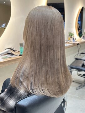 ヒビヲ(HIBIO) ミルクティーベージュブリーチカラーハイトーンカラー横浜西口