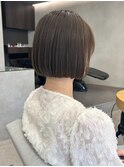 切りっぱなしボブ/ツヤ感ストレート/グレージュ