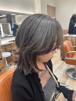 オリーブスバイネオリーブ(Olive's by neolive)&nbsp;イメチェン_ホワイトブロンド_外ハネボブ_美髪_ワイドバング