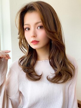 ラルユー 金山(LallYou) 20代に人気!顔周りの後れ毛がかわいいシャギーレイヤーロング