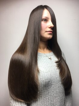 トクヤマサロンニューヨーク(TOKUYAMA SALON NEW YORK)の写真/毛先まで自由自在!“上級ストレート”計算され尽くした技でサラ艶髪に！お試しください【広尾/恵比寿】