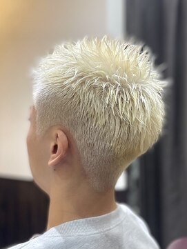 ヘアクリニックカルム 日暮里(Hair Clinic Calme) 抜きっぱなし金髪 スパイキー スパイキーショート