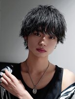 ライラ(Lyla)&nbsp;シャープな縦落ちツイストパーマ　ウルフ