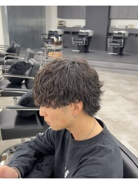 アウラ(AURA) 波巻きウルフシャドウパーマフェザーパーマ