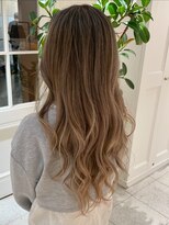 ハロウ 天神(Halou)&nbsp;白髪ぼかし×地毛ハイライト×グラデーションカラー×ロング