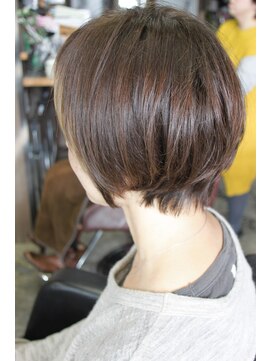 オーバーキャプテンネイキッド(OVER CAPTAIN NAKED) 柔らか艶ショートボブ×個性派バング